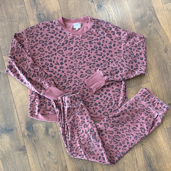Sundry Pants - Sundry Leopard Matching Sweat Set - Pullover Sweatshirt & Jogger Sweatpants S/M